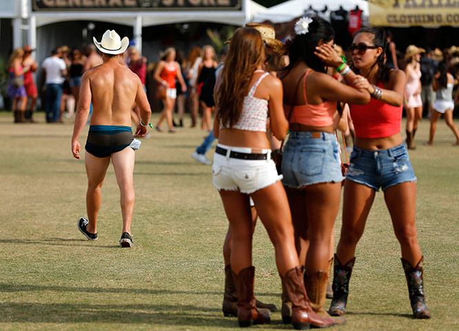 Stagecoach festival: Country music fans arrive