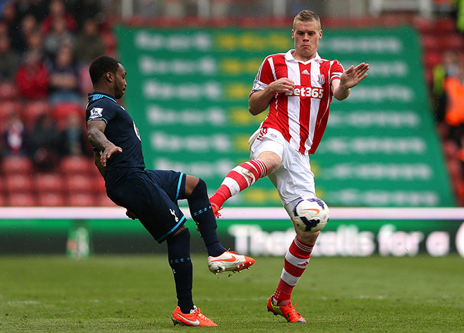 Saturday round-up: Ryan Shawcross goes in high on Danny Rose