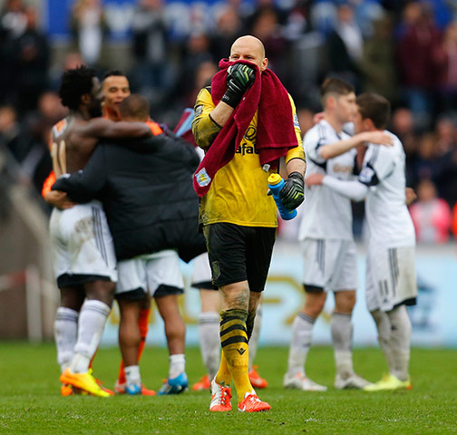 Saturday round-up: Brad Guzan dejected