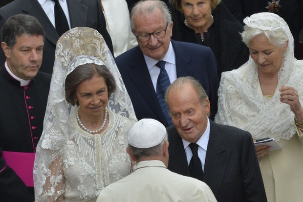 Pope Francis greets Spain's King Juan Carlos and Spain's Queen Sofia, followed by Belgium's King Albert II and Queen Paola after the canonisation mass.