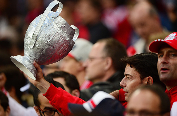 bayern v real: Bayern fans cheers with a mock-up of the trophy