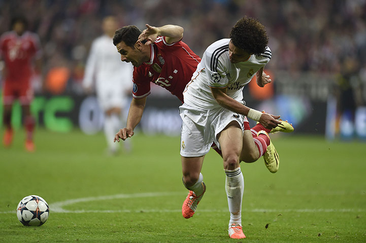 bayern v real: Claudio Pizarro can't find a way past Real defender Pepe