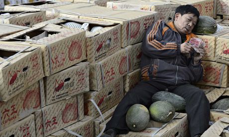 A fruit vendor in Taiyuan