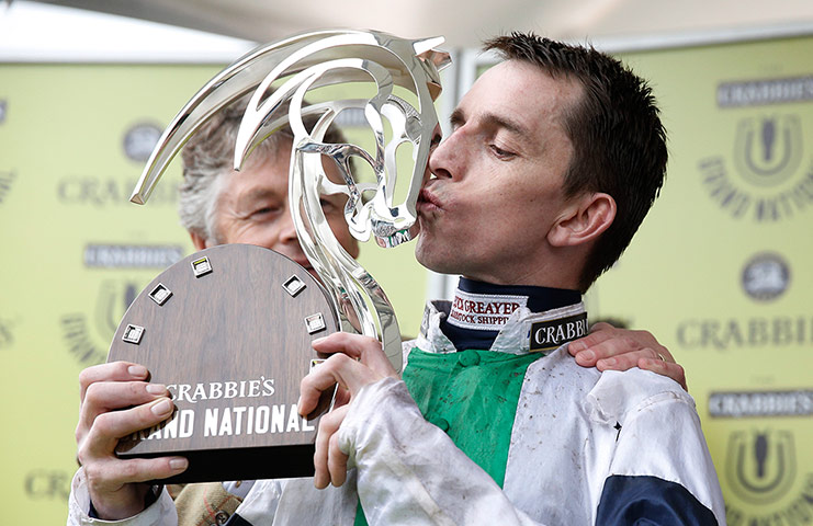 aintree day 3: Leighton Aspell kisses the trophy