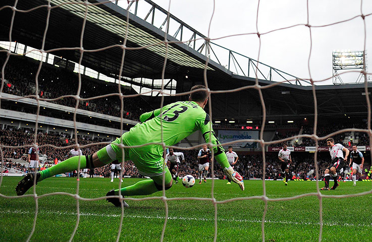 Premier League: Liverpool's Gerrard shoots to score a penalty