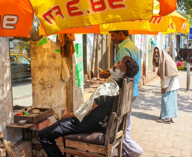 On a long weekend trip to Mumbai from my two-year base in Bangalore teaching at a school there. A common sight - men having a close shave on the street.
