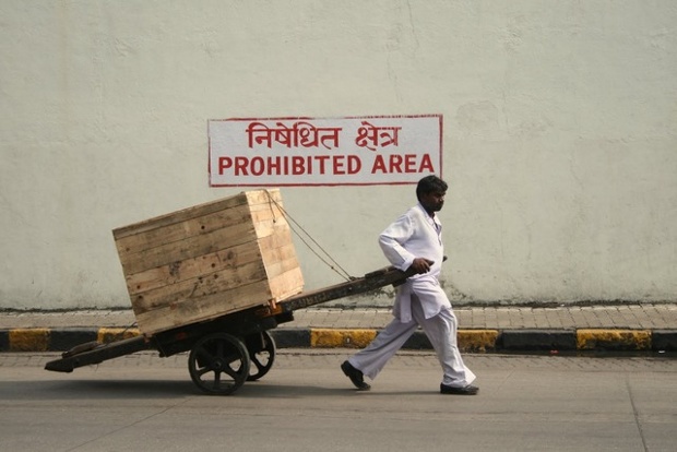 Courier in front of the Army Area, Mumbai.