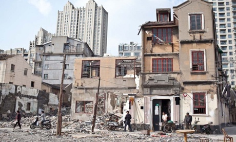 Houses are demolished in Xinping Lane.