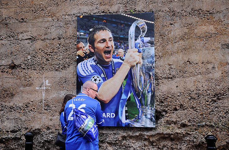 Chelsea v PSG: Poster of Frank Lampard with the Champions League trophy