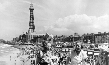 The beach and tower at Blackpool in 1947