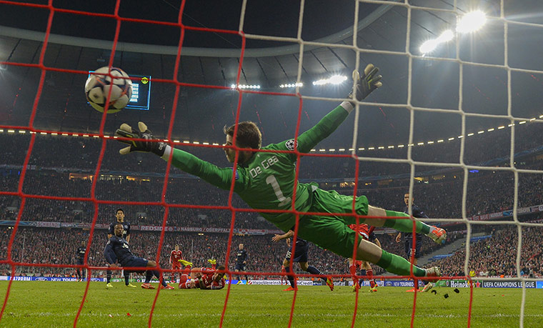 Bayern v United: David de Gea is beaten by Mario Mandzukic