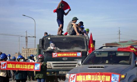 Vietnamese protest against China near Formosa mill in Ha Tinh, Vietnam