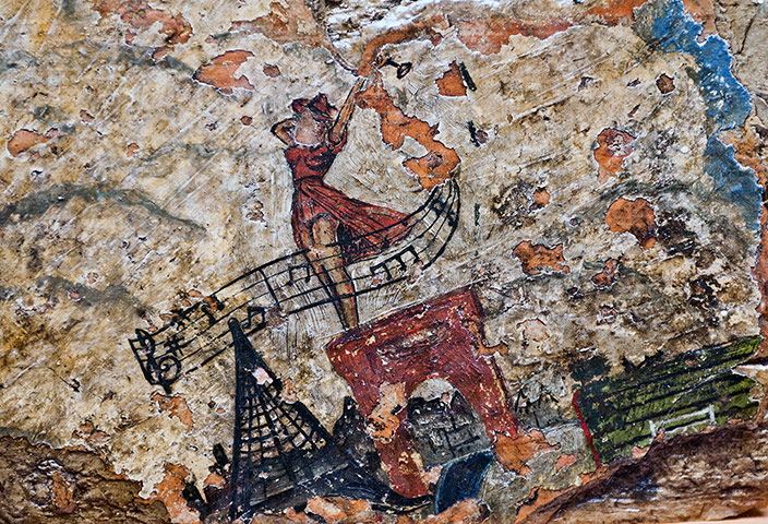 Lost USAAF art: mural of a woman and musical notes