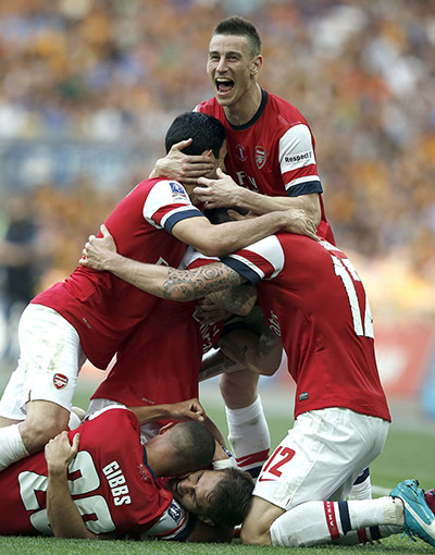 fa cup final : Arsenal players celebrate 