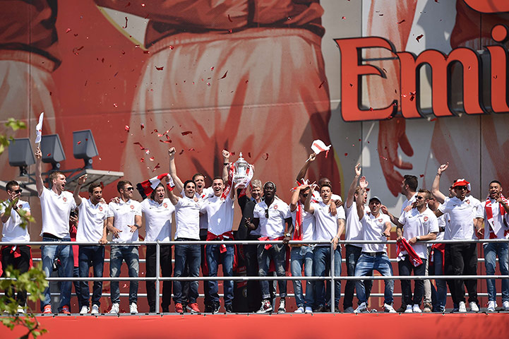 football: Arsenal players celebrate with the FA Cu