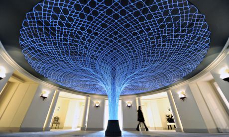 blue light show at kensington palace