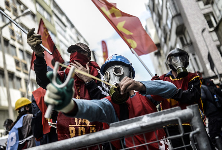 20 Photos: Turkish protesters wearing gas masks use catapults in Istanbul