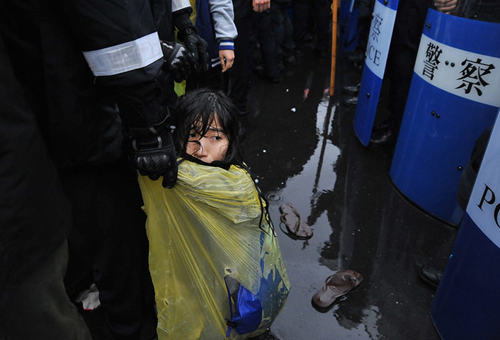 20 Photos: Police remove a protester at Taipei Station at an anti-nuclear protest
