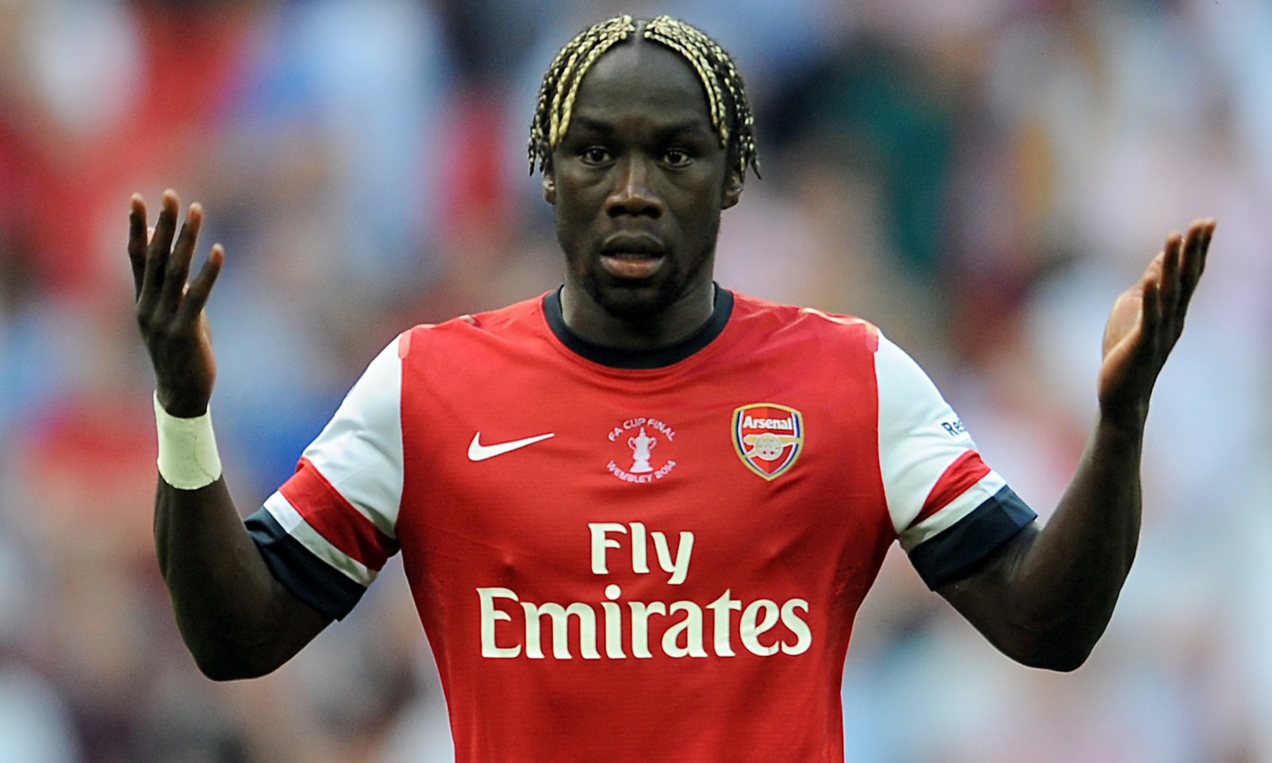 Bacary Sagna set to sign for Manchester City on £120,000-a-week deal