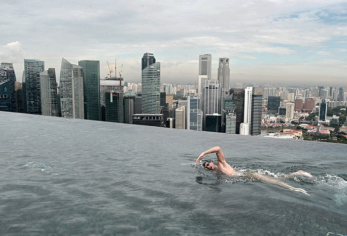 20 Photos: Christian Sprenger in the rooftop pool of the Marina Bay Sands, Singapore