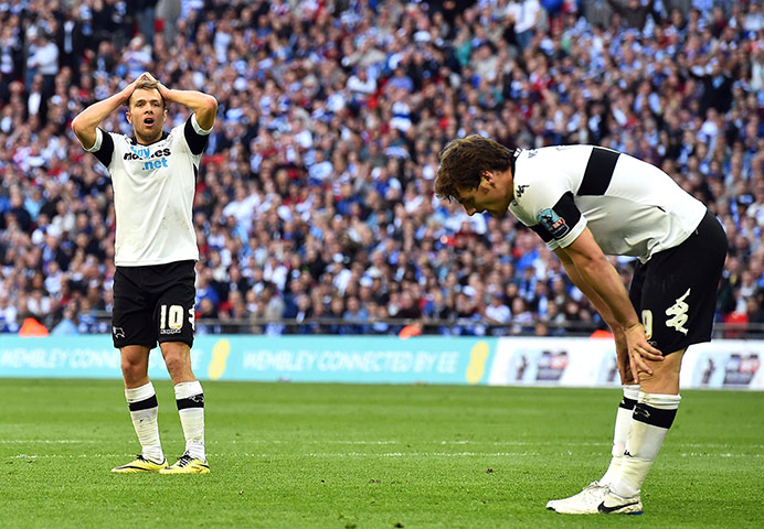 Play Off QPR: Derby County's English striker Jamie Ward misses a chance