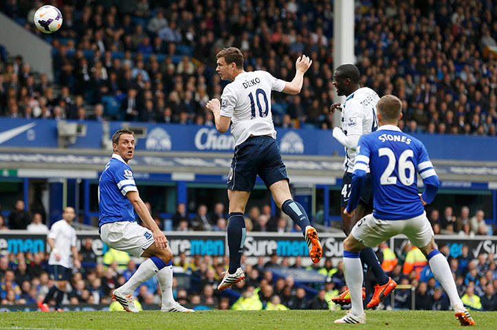 everton v city: Edin Dzeko scores