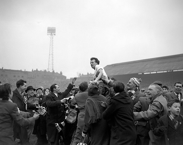 memory lane: Luton Town's Billy Bingham is chaired by delighted supporters