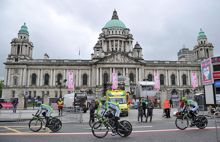 giro: Riders of team Cannondale cycle past Belfast City Hall 