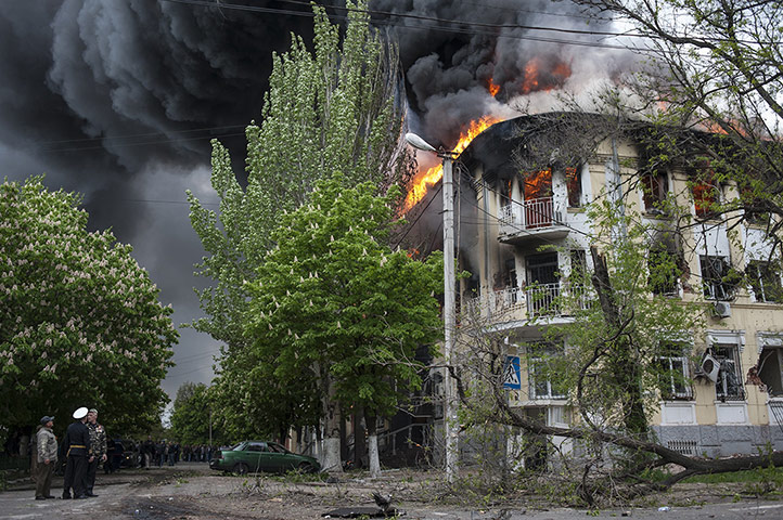 20 Photos: A police station is ablaze in Mariupol, Ukraine
