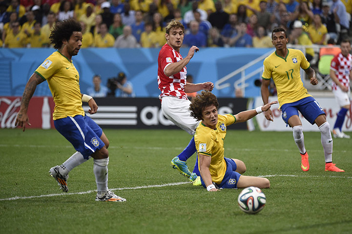 sport-: Brazil's defender Marcelo (L) scores an