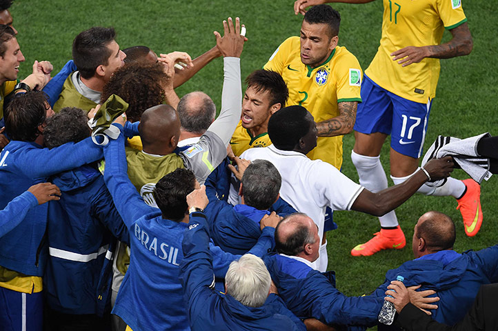 sport--: Brazil's forward Neymar celebrates