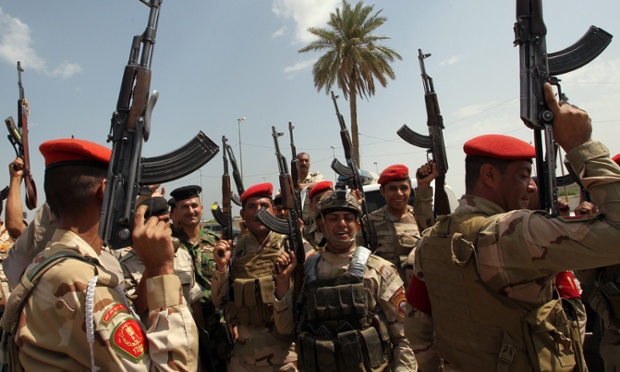 Iraqi army troops chant slogans against the Islamic State of Iraq and Syria
