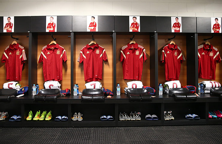 sport: Spain v Netherlands: Group B - 2014 FIFA World Cup Brazil