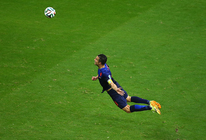 sport.: Spain v Netherlands: Group B - 2014 FIFA World Cup Brazil