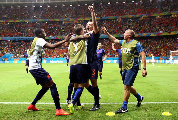 sport -: Spain v Netherlands: Group B - 2014 FIFA World Cup Brazil