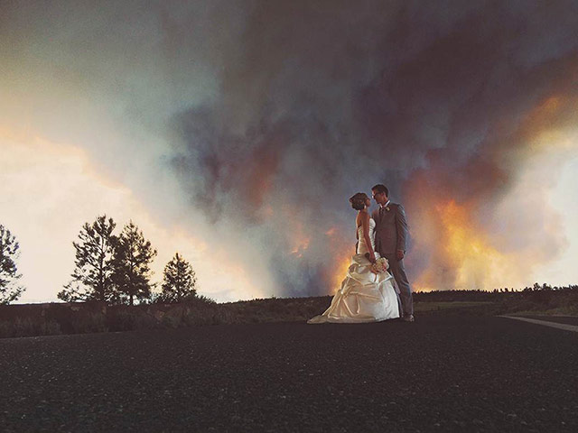 20 Photos: Newly married couple pose  as a wildfire burns in the background