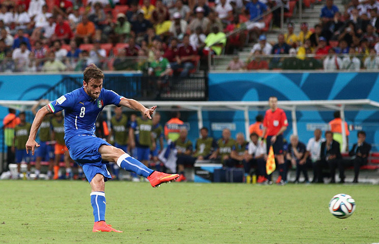 England versus Italy: Marchisio shoots