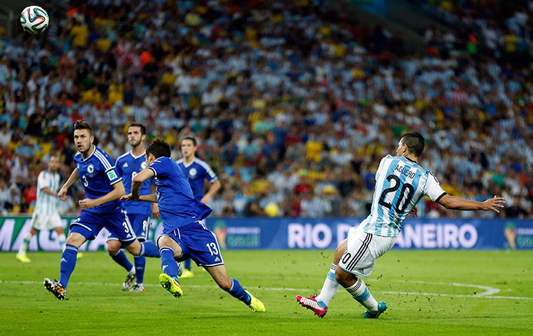 Argentina v Bosnia...: aguero