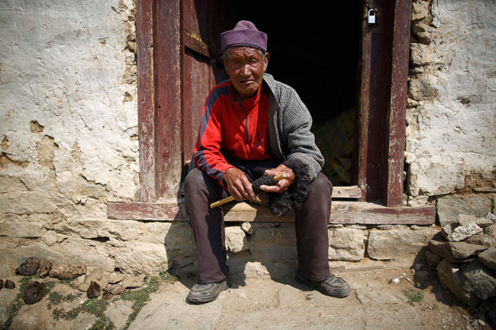 FTA: Ascent to Everest:: Khunjung Sherpa, 90, who earned $0.09 a day when he worked as a porter, sit