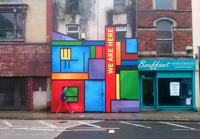 Your Pictures - Vibrant: Colourful Exterior of Empty Shop