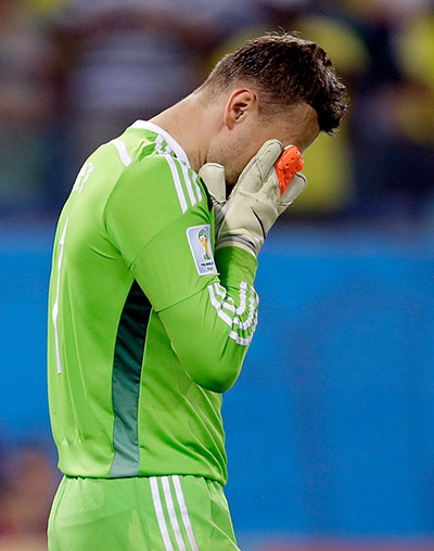 Akinfeevs howlers: Akinfeev