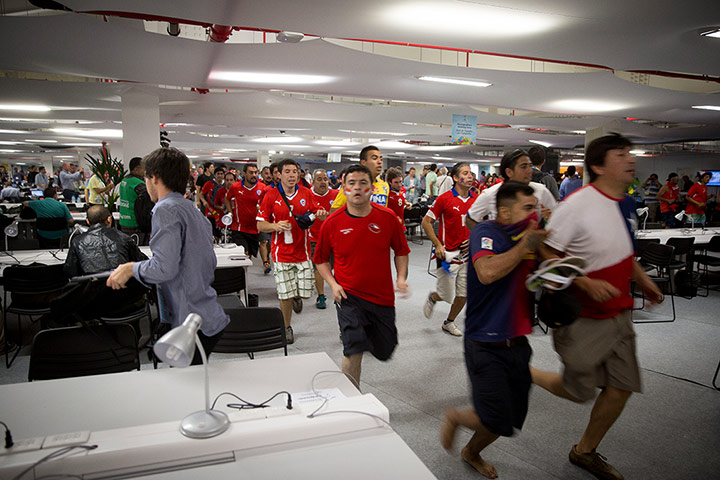 spain v chile : Chile fans