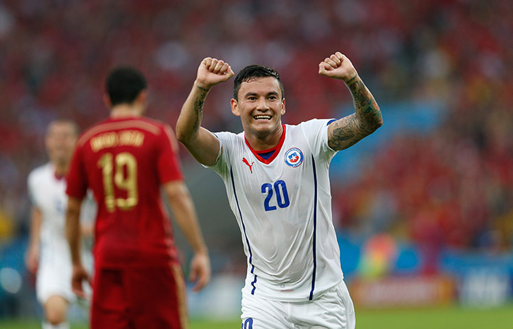 spain v chile : Aranguiz