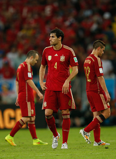 spain v chile : Dejected Spain