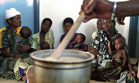 Mothers whose children are malnourished learn cooking techniques Thyolo District Hospital, Malawi