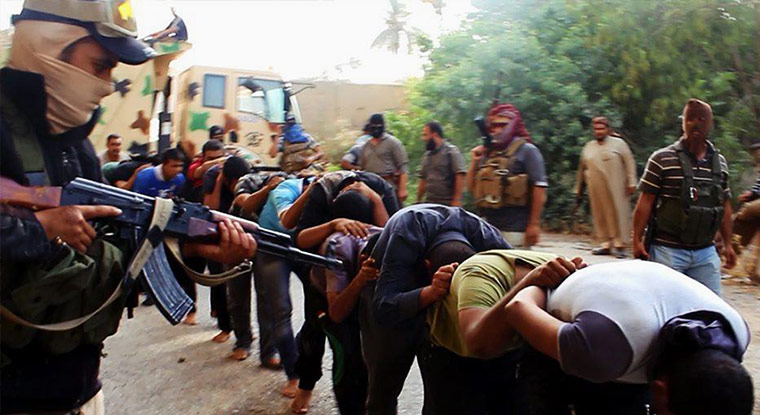 20 Photos: Iraqi soldiers being captured by gunmen from ISIL