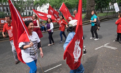London Uni workers strike, picket at University Hall of Residence