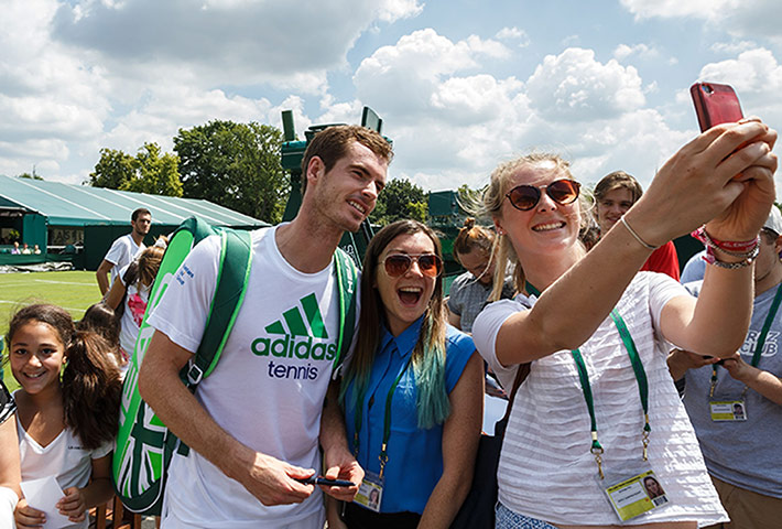 Andy Murray meets fans