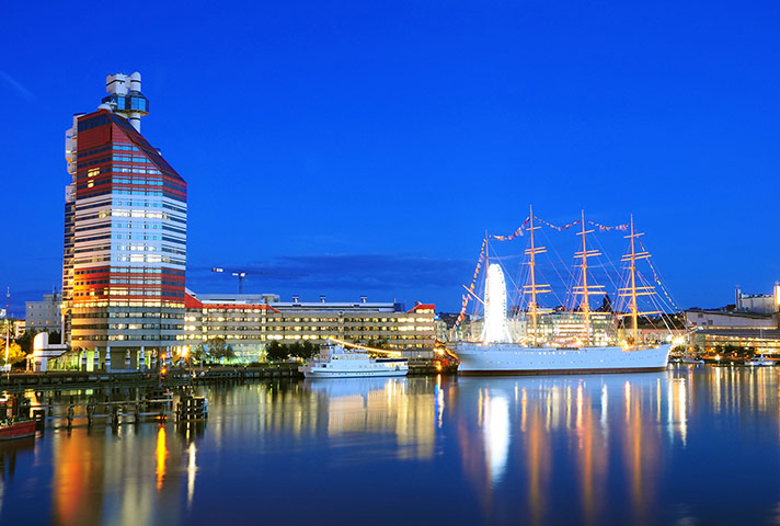 Visit west Sweden: Visit west Sweden: Gothenburg at Night