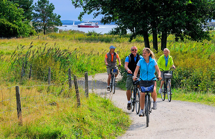 Visit west Sweden: Visit west Sweden: two couples cycling in Koster